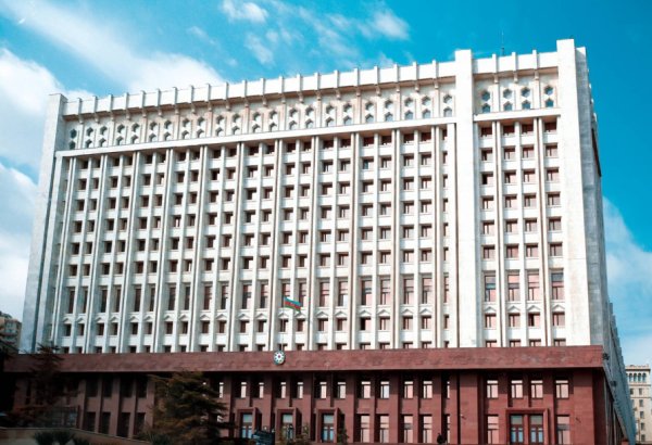 В Баку прошел "круглый стол" на тему "Восстановление суверенитета: формирование системы новых отношений в политической плоскости" (ФОТО)