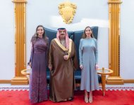 Король Бахрейна Хамад ибн Иса Аль Халифа принял Лейлу Алиеву и Арзу Алиеву (ФОТО)