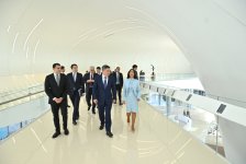 Премьер-министр Казахстана посетил Центр Гейдара Алиева в Баку (ФОТО)