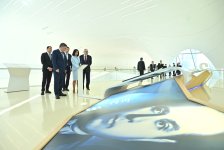 Премьер-министр Казахстана посетил Центр Гейдара Алиева в Баку (ФОТО)