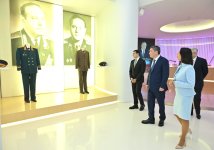 Премьер-министр Казахстана посетил Центр Гейдара Алиева в Баку (ФОТО)