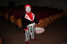 Баку в преддверии грандиозной премьеры "Гамлета" – занавес "Сад земных наслаждений" и величина Эйнштейна (ФОТО)