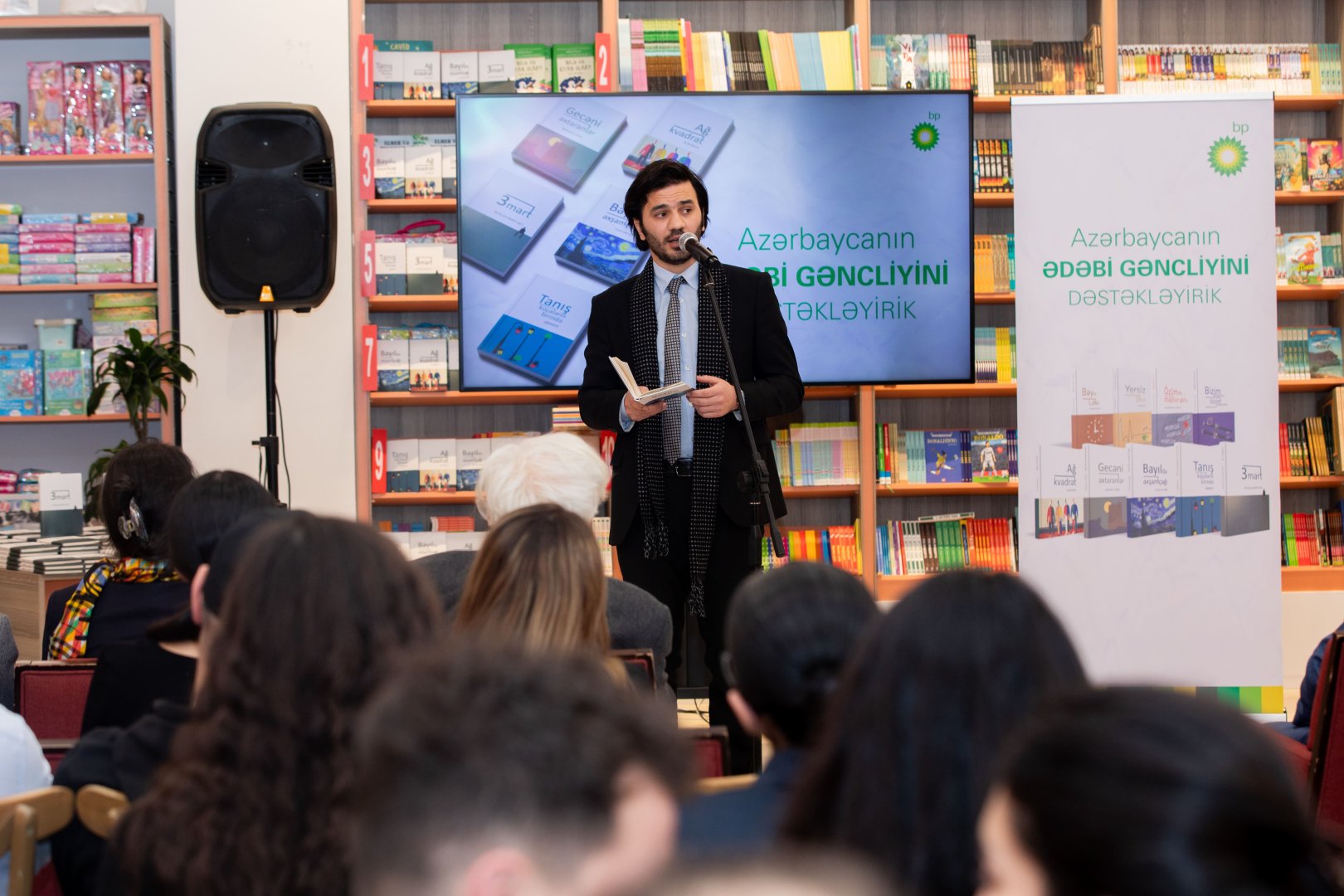 bp presents books of Azerbaijan’s contemporary literature representatives (PHOTO)