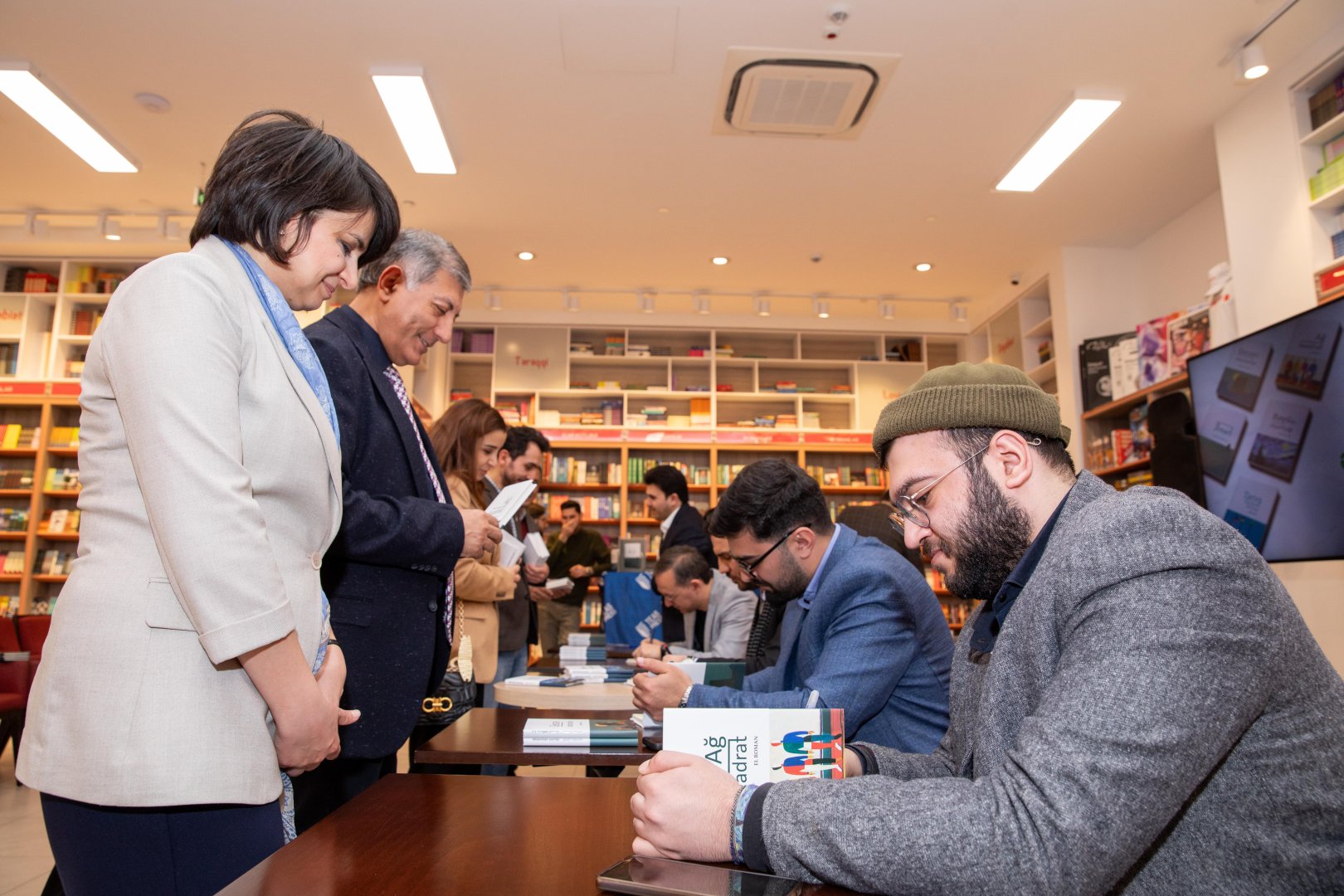 bp presents books of Azerbaijan’s contemporary literature representatives (PHOTO)