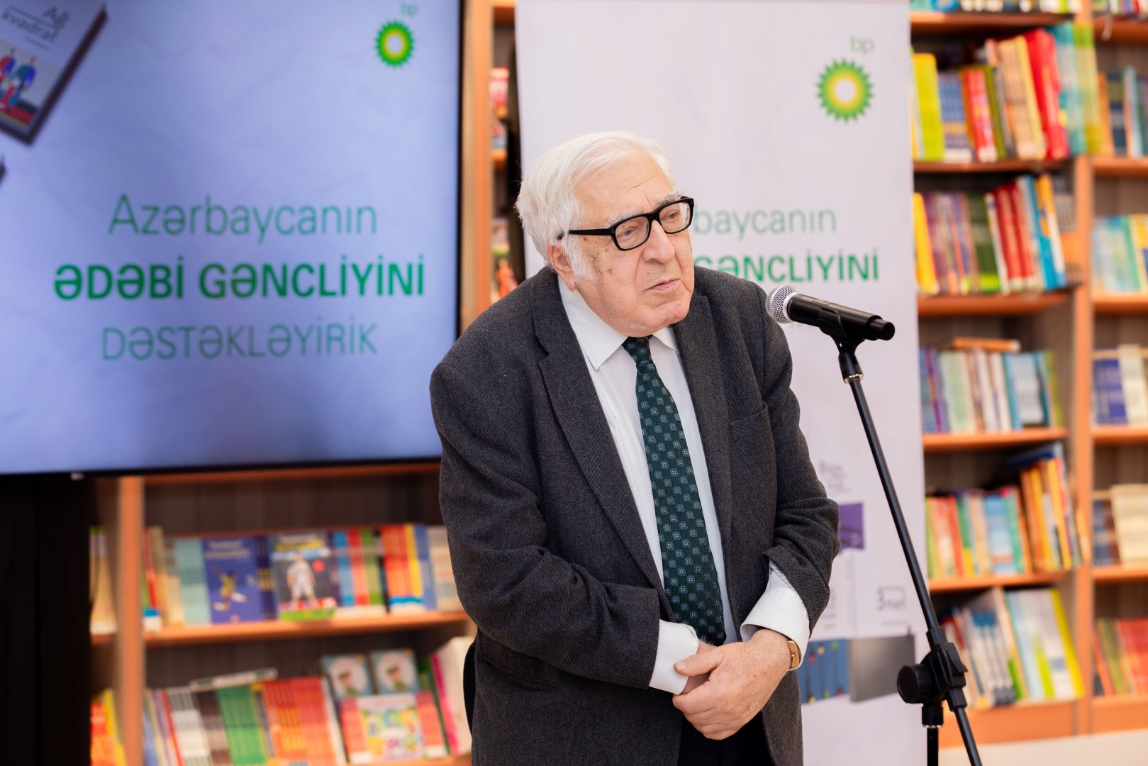 bp presents books of Azerbaijan’s contemporary literature representatives (PHOTO)