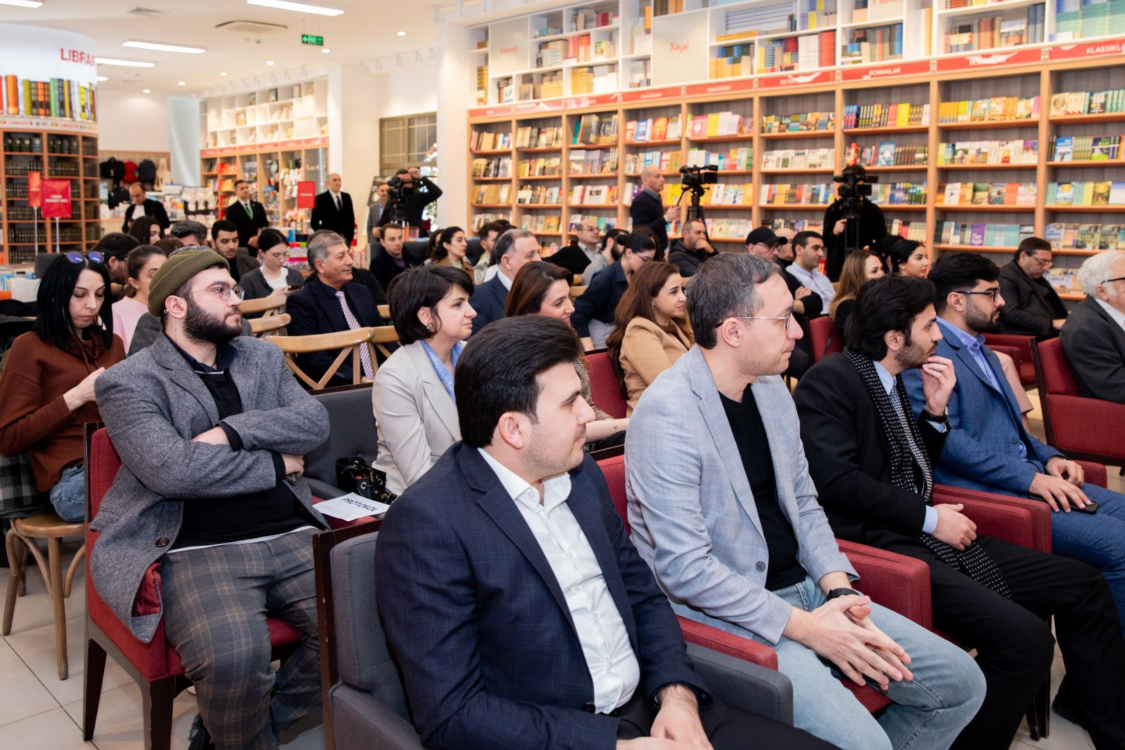 bp presents books of Azerbaijan’s contemporary literature representatives (PHOTO)