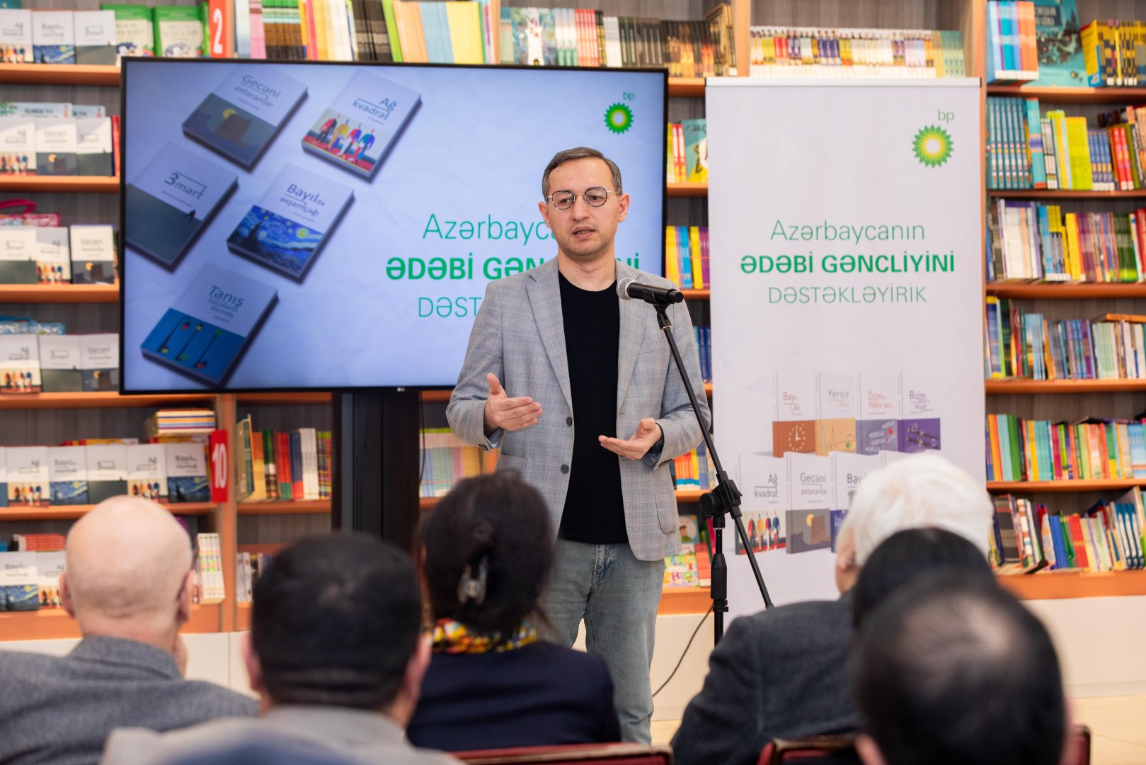 bp presents books of Azerbaijan’s contemporary literature representatives (PHOTO)