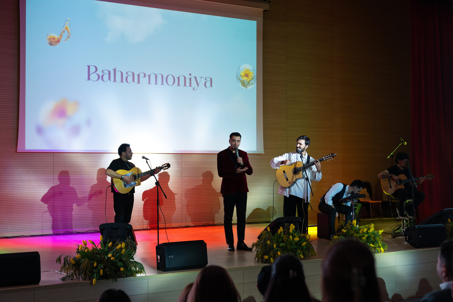 В Yelo Bank прошел музыкальный вечер для женщин (ФОТО)