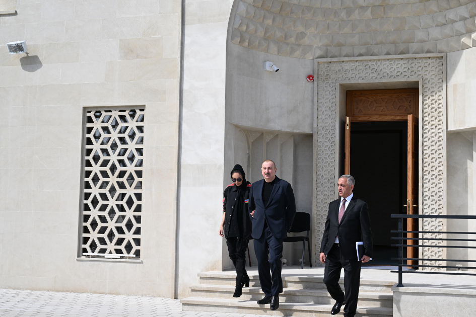 Президент Ильхам Алиев и Первая леди Мехрибан Алиева приняли участие в открытии мечети в селе Суговушан (ФОТО/ВИДЕО)