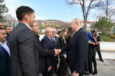 Президент Ильхам Алиев и Первая леди Мехрибан Алиева зажгли новрузовский костер вместе с жителями села Гасанриз Агдеринского района (ВИДЕО/ФОТО)