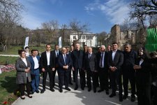 Президент Ильхам Алиев и Первая леди Мехрибан Алиева зажгли новрузовский костер вместе с жителями села Гасанриз Агдеринского района (ВИДЕО/ФОТО)