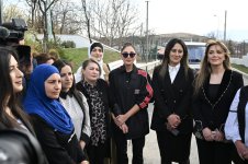 Президент Ильхам Алиев и Первая леди Мехрибан Алиева зажгли новрузовский костер вместе с жителями села Гасанриз Агдеринского района (ВИДЕО/ФОТО)