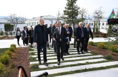Президент Ильхам Алиев и Первая леди Мехрибан Алиева зажгли новрузовский костер вместе с жителями села Гасанриз Агдеринского района (ВИДЕО/ФОТО)