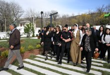 Президент Ильхам Алиев и Первая леди Мехрибан Алиева зажгли новрузовский костер вместе с жителями села Гасанриз Агдеринского района (ВИДЕО/ФОТО)