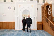 Президент Ильхам Алиев и Первая леди Мехрибан Алиева приняли участие в открытии мечети в селе Суговушан (ФОТО/ВИДЕО)
