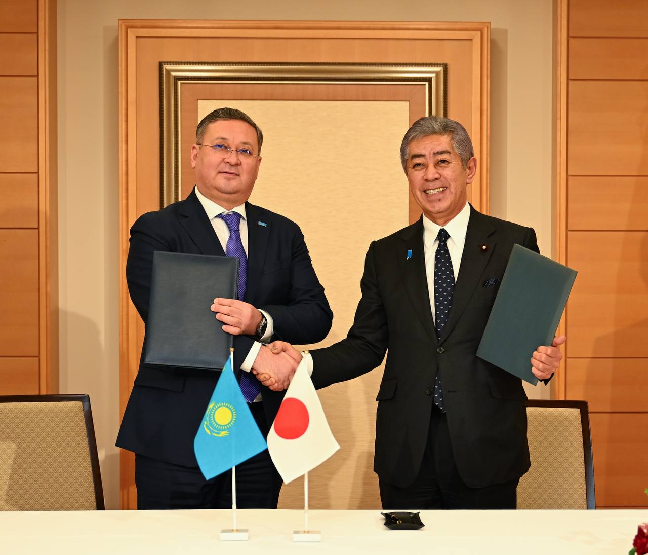 Kazakhstan, Japan seal deal to to whip up nuclear energy specialists