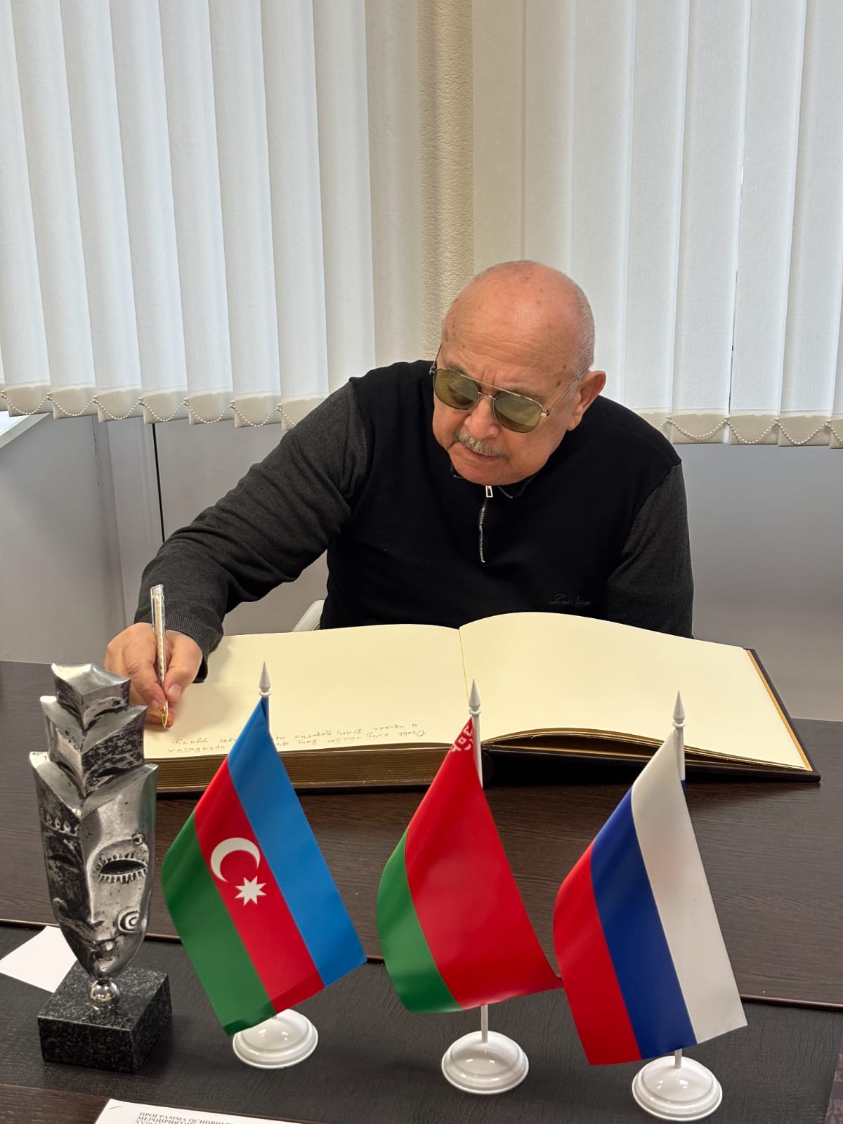 Азербайджанский русский драмтеатр с успехом выступил на международном форуме "М.@rt.контакт-2025" в Беларуси (ВИДЕО, ФОТО)