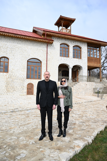 Президент Ильхам Алиев и Первая леди Мехрибан Алиева приняли участие в открытии ряда объектов в Шуше и ознакомились с проводимыми строительными работами (ФОТО/ВИДЕО)