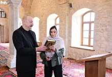 Президент Ильхам Алиев и Первая леди Мехрибан Алиева приняли участие в открытии ряда объектов в Шуше и ознакомились с проводимыми строительными работами (ФОТО/ВИДЕО)