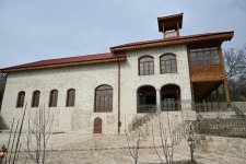 Президент Ильхам Алиев и Первая леди Мехрибан Алиева приняли участие в открытии ряда объектов в Шуше и ознакомились с проводимыми строительными работами (ФОТО/ВИДЕО)