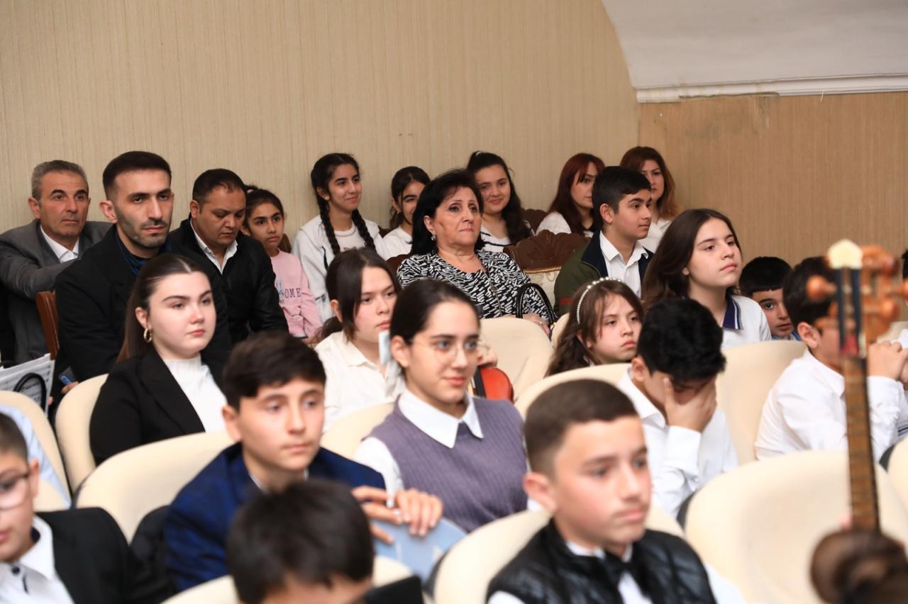 В Гяндже прошел творческий Infoday с участием одаренных детей (ФОТО)