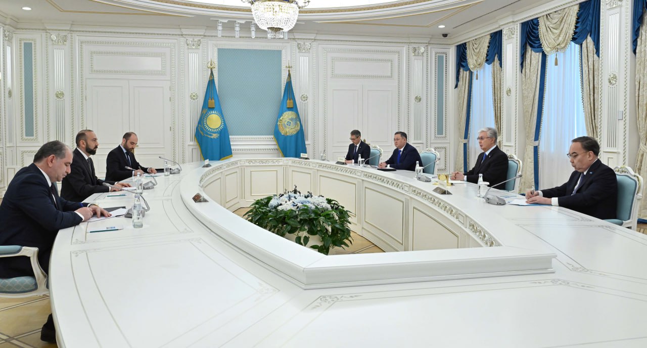 Мирный договор между Азербайджаном и Арменией укрепит безопасность и сотрудничество в регионе - Токаев