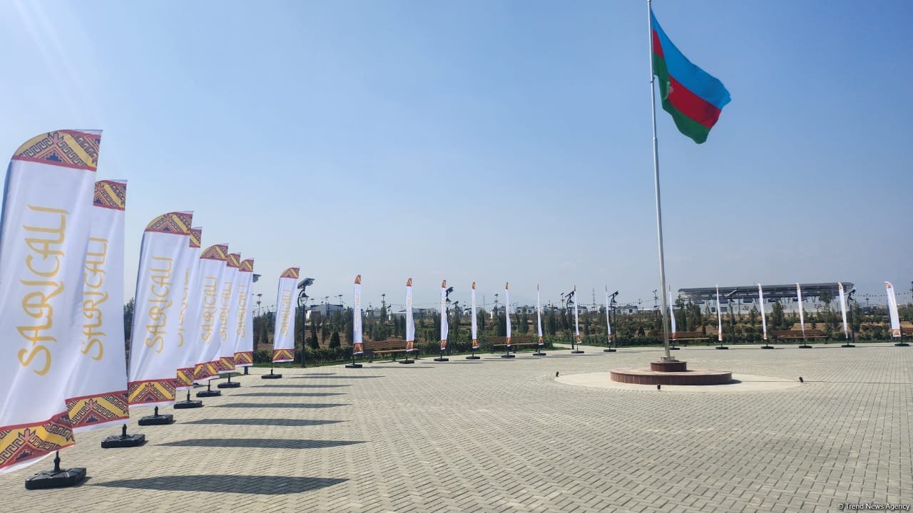 В селе Сарыджалы Агдамского района планируется строительство 425 частных домов в два этапа (ФОТО)