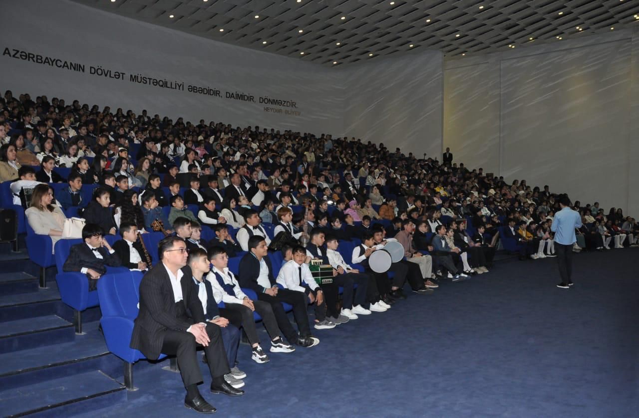 В Мингячевире прошел Infoday, посвященный Фестивалю детского искусства (ФОТО)