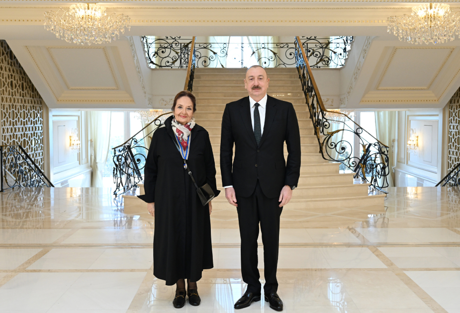 Президент Ильхам Алиев вручил Шафиге Мамедовой орден "Истиглал" (ФОТО/ВИДЕО)