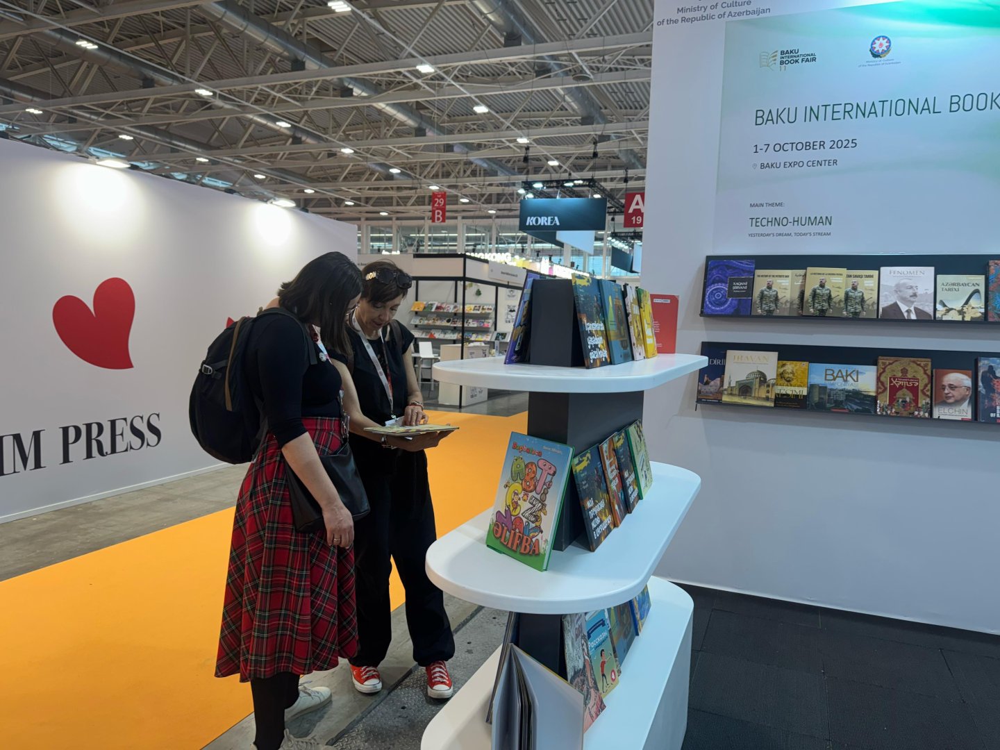 Детские книги из Азербайджана вызвали интерес в Италии - Bologna Children’s Book Fair (ФОТО)