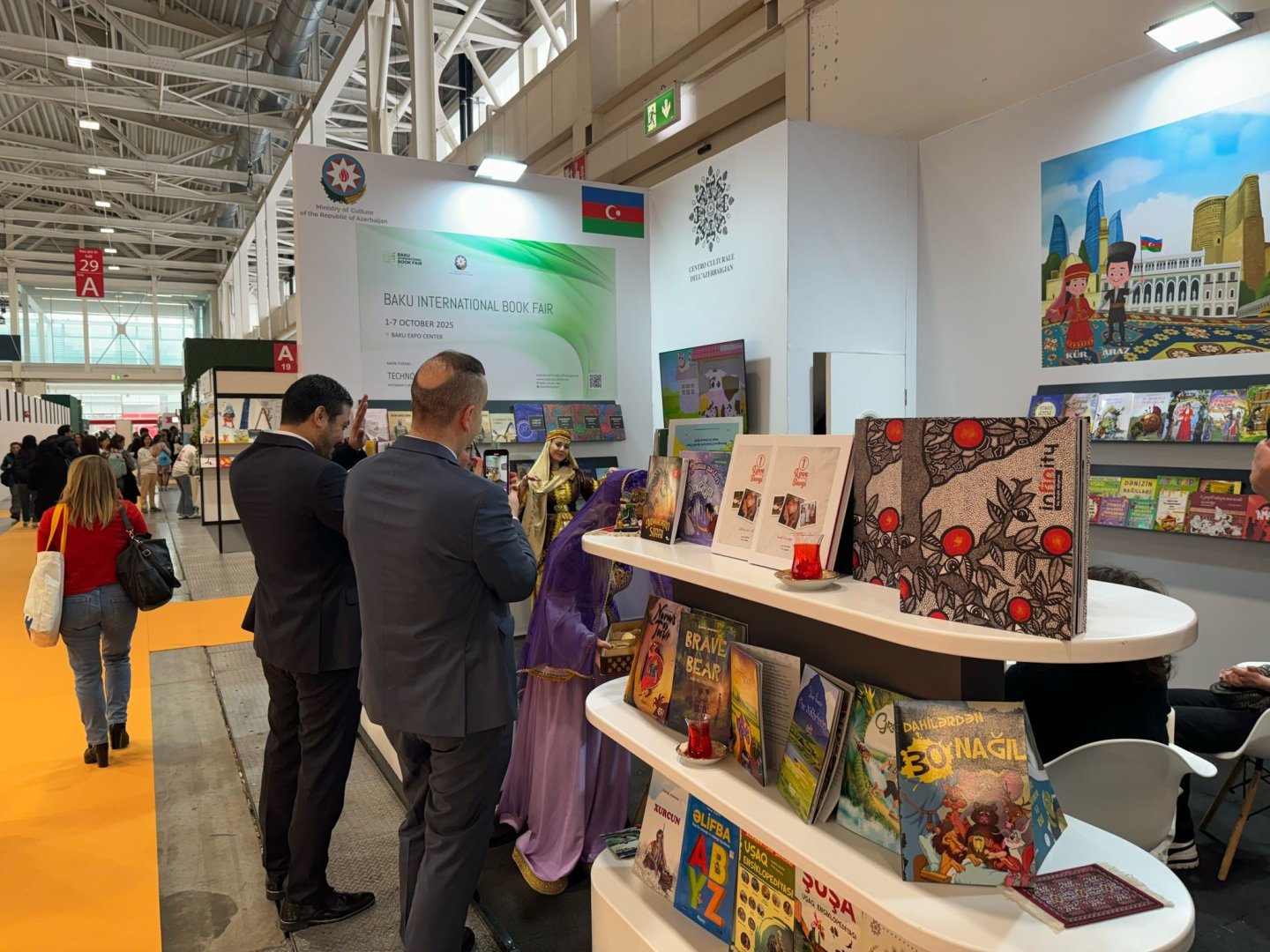 Детские книги из Азербайджана вызвали интерес в Италии - Bologna Children’s Book Fair (ФОТО)