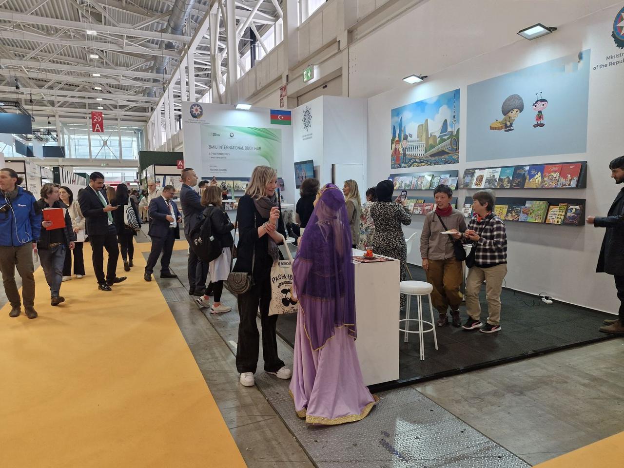 Детские книги из Азербайджана вызвали интерес в Италии - Bologna Children’s Book Fair (ФОТО)