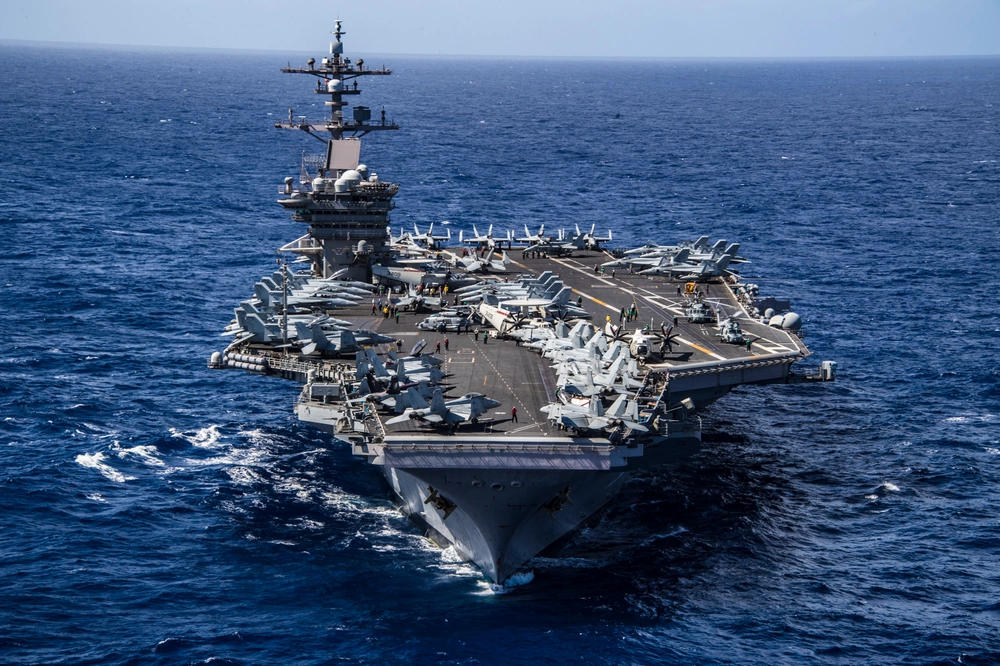 Хуситы нанесли удары по американскому авианосцу Carl Vinson