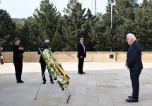 Президент Германии Франк-Вальтер Штайнмайер посетил Шехидляр хиябаны (ФОТО)