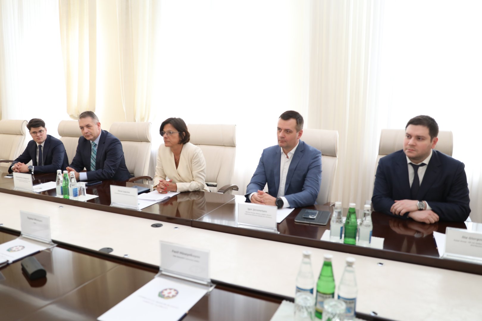 Azerbaijan holds meeting with US-based GE Healthcare (PHOTO)