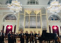 Страстная и драматическая любовь... - Эйюбу Гулиеву стоя аплодировали в Санкт-Петербурге (ФОТО)