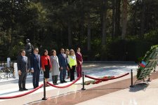 Венесуэльские парламентарии посетили могилу великого лидера и Парк Победы в Баку (ФОТО)