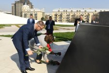 Венесуэльские парламентарии посетили могилу великого лидера и Парк Победы в Баку (ФОТО)