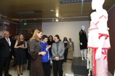 Что мы будем одевать в будущем? В Баку представлены ручные работы дизайнеров из Европы (ФОТО)