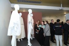 Что мы будем одевать в будущем? В Баку представлены ручные работы дизайнеров из Европы (ФОТО)