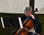Под звуки музыки в Баку… Смерть и девушка (ФОТО)