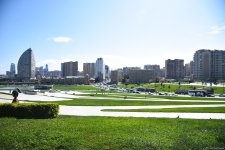 Прогулка по парку Центра Гейдара Алиева – любимое место отдыха и лицезрения красоты искусства (ФОТОРЕПОРТАЖ)