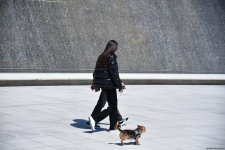 Прогулка по парку Центра Гейдара Алиева – любимое место отдыха и лицезрения красоты искусства (ФОТОРЕПОРТАЖ)