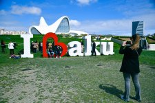 Прогулка по парку Центра Гейдара Алиева – любимое место отдыха и лицезрения красоты искусства (ФОТОРЕПОРТАЖ)