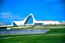 Прогулка по парку Центра Гейдара Алиева – любимое место отдыха и лицезрения красоты искусства (ФОТОРЕПОРТАЖ)