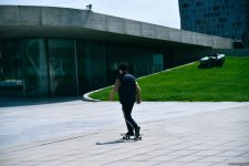 Прогулка по парку Центра Гейдара Алиева – любимое место отдыха и лицезрения красоты искусства (ФОТОРЕПОРТАЖ)