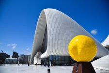 Прогулка по парку Центра Гейдара Алиева – любимое место отдыха и лицезрения красоты искусства (ФОТОРЕПОРТАЖ)