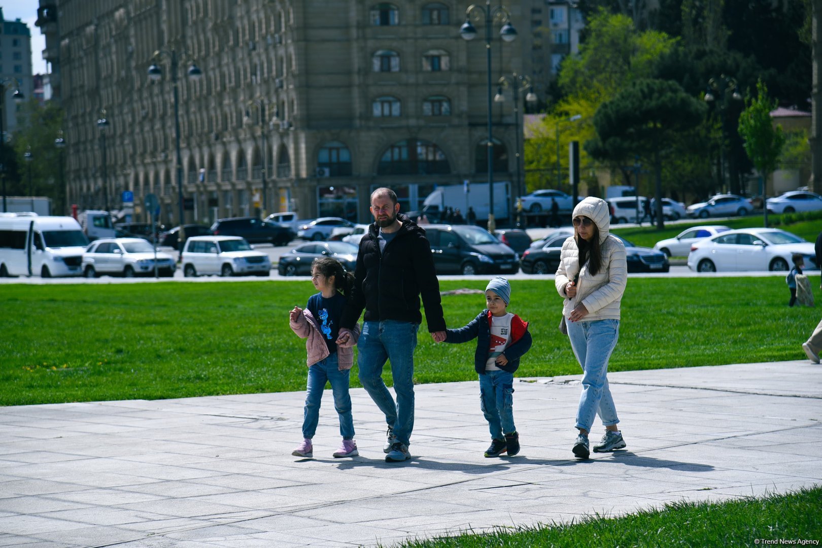 Прогулка по парку Центра Гейдара Алиева – любимое место отдыха и лицезрения красоты искусства (ФОТОРЕПОРТАЖ)