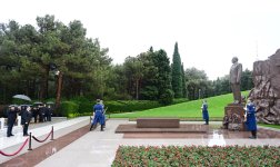 Президент Грузии посетил могилу великого лидера Гейдара Алиева на Аллее почетного захоронения (ФОТО)