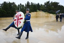 Президент Грузии Михеил Кавелашвили почтил память шехидов в Баку (ФОТО)